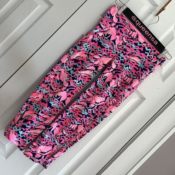 Lilly Pulitzer Lobstah Roll Cropped Leggings - Picture 2 of 10